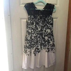 Maurices‎ brand dress size 11/12 black white lace and floral design